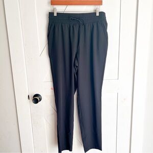 NWOT Gap Runaround Black Pants